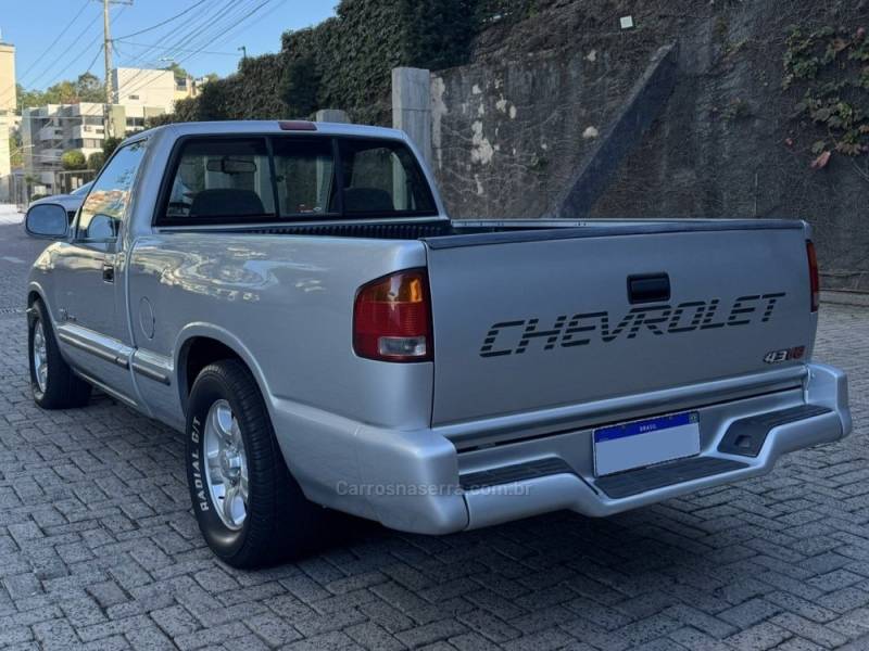 CHEVROLET - S10 - 1997/1998 - Prata - R$ 65.000,00