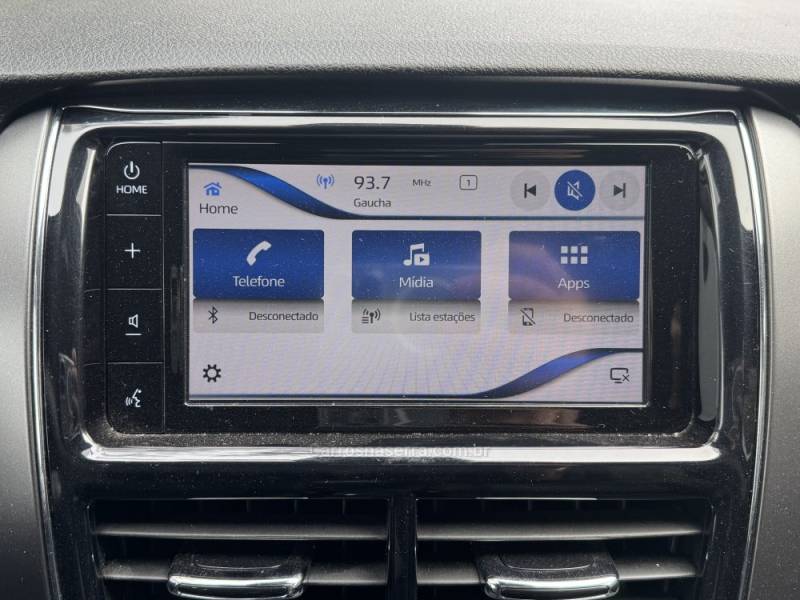TOYOTA - YARIS - 2022/2023 - Prata - R$ 99.900,00
