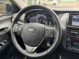 TOYOTA - YARIS - 2022/2023 - Prata - R$ 99.900,00