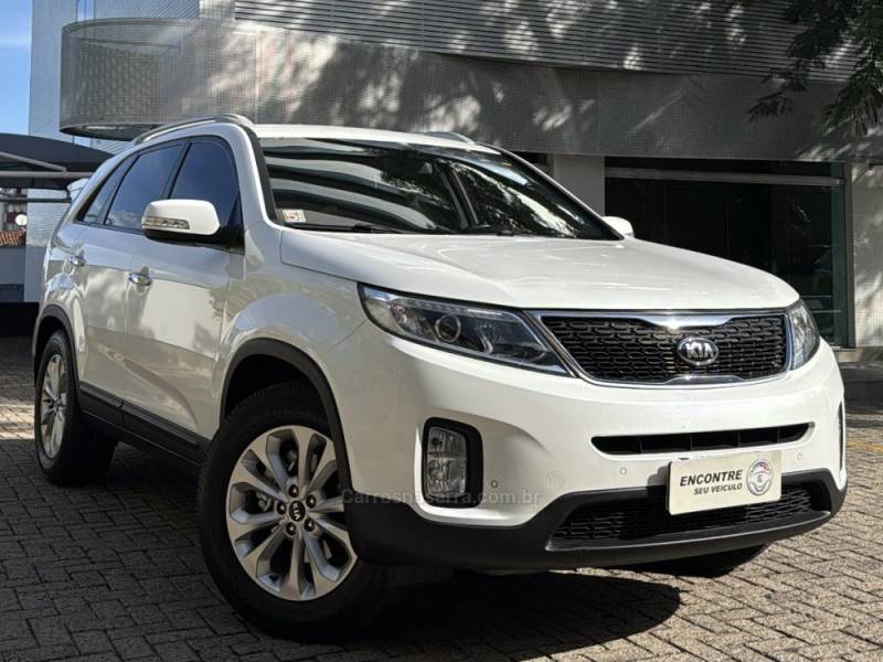 KIA MOTORS - SORENTO - 2014/2015 - Branca - R$ 78.900,00