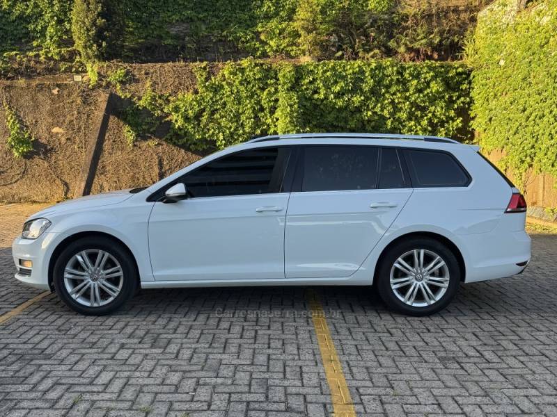 VOLKSWAGEN - GOLF - 2015/2016 - Branca - R$ 91.900,00