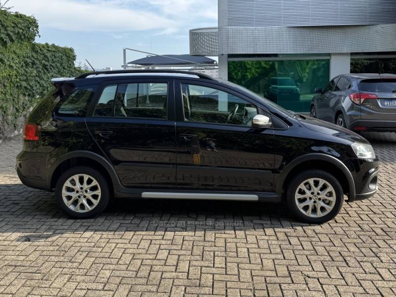 VOLKSWAGEN - SPACE CROSS - 2013/2014 - Preta - R$ 49.900,00