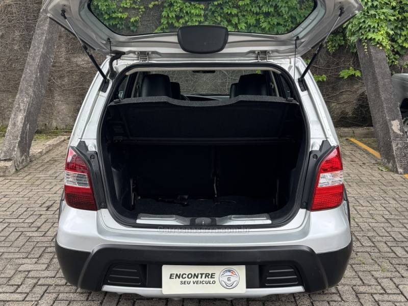 NISSAN - LIVINA - 2010/2011 - Prata - R$ 33.900,00