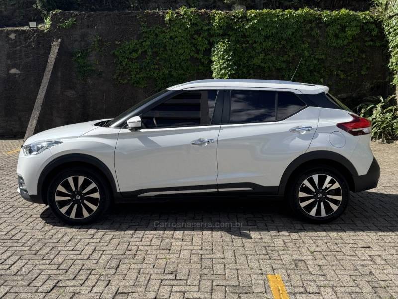 NISSAN - KICKS - 2017/2018 - Branca - R$ 83.900,00