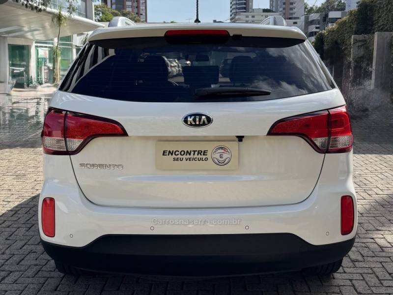 KIA MOTORS - SORENTO - 2014/2015 - Branca - R$ 78.900,00
